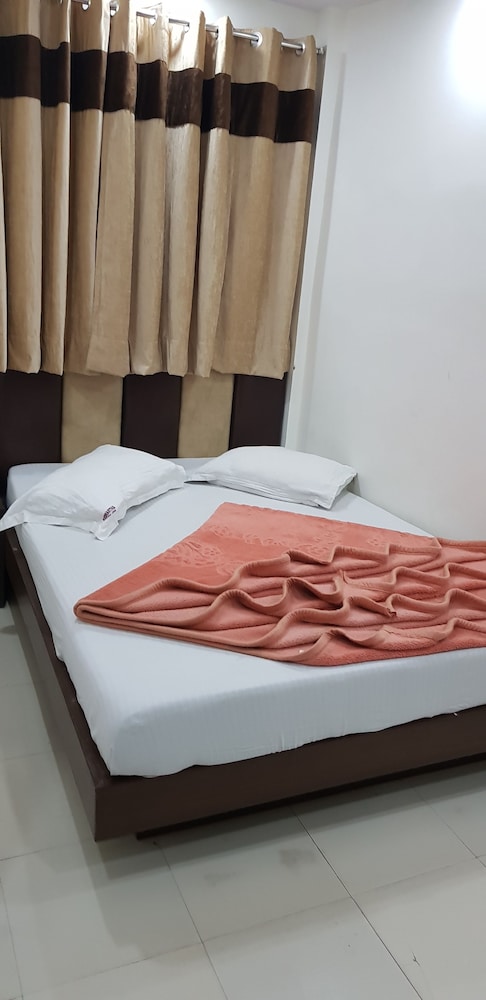 Sidhartha Tourist Lodge