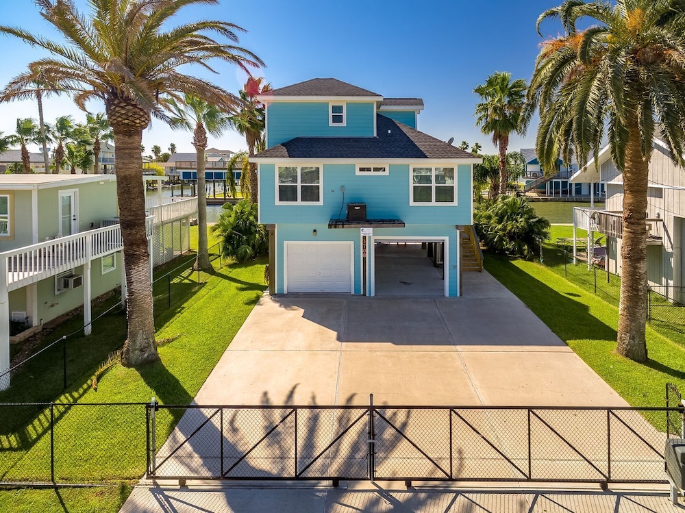 Margaritaville on the Bay by Ryson Vacation Rentals