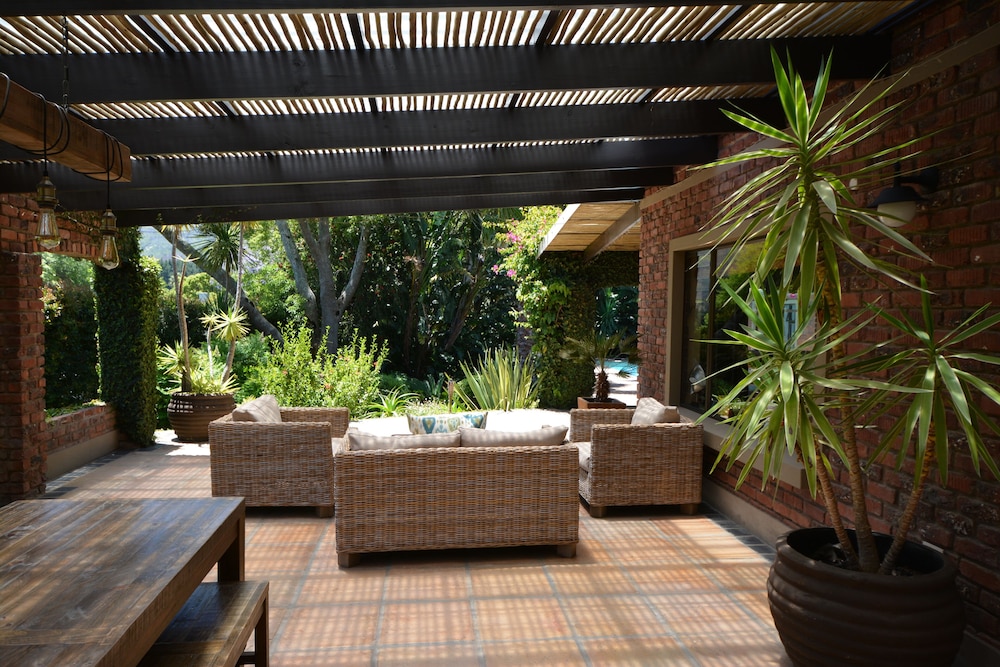 Aziza Guesthouse