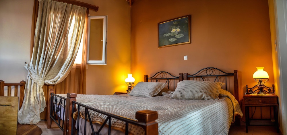 Mainades Maisonettes and Studios photo 4