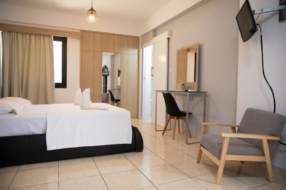 Valentina Coastal Suites in Central Paphos 3