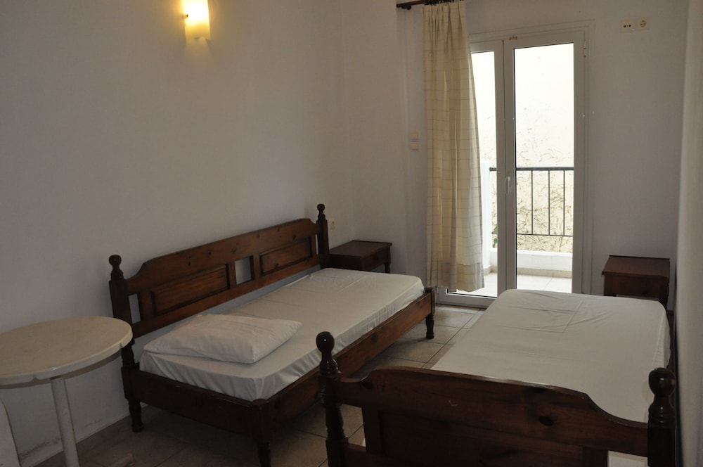 Haris Apartments