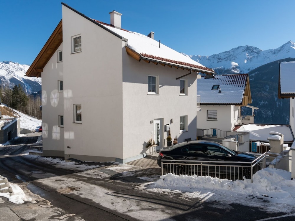 Modern Apartment in Fiss at Ski Bus Stop