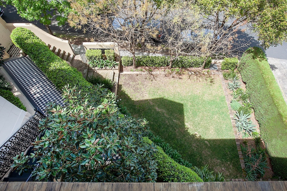 Spacious Studio With Balcony in Inner-city Glebe
