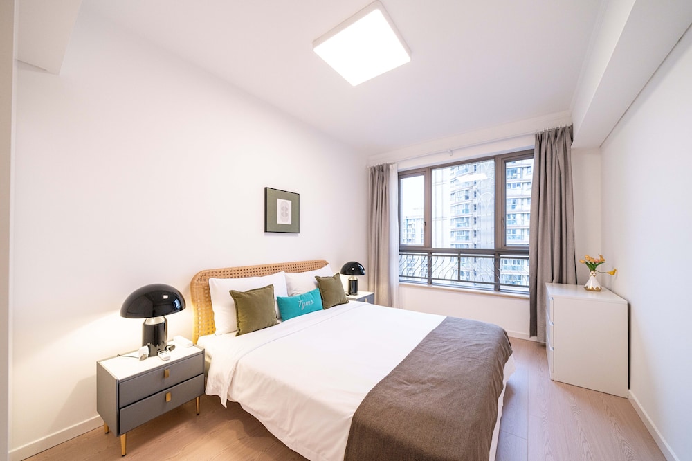 Tyms  1BR APT Hongqiao Yucui Garden