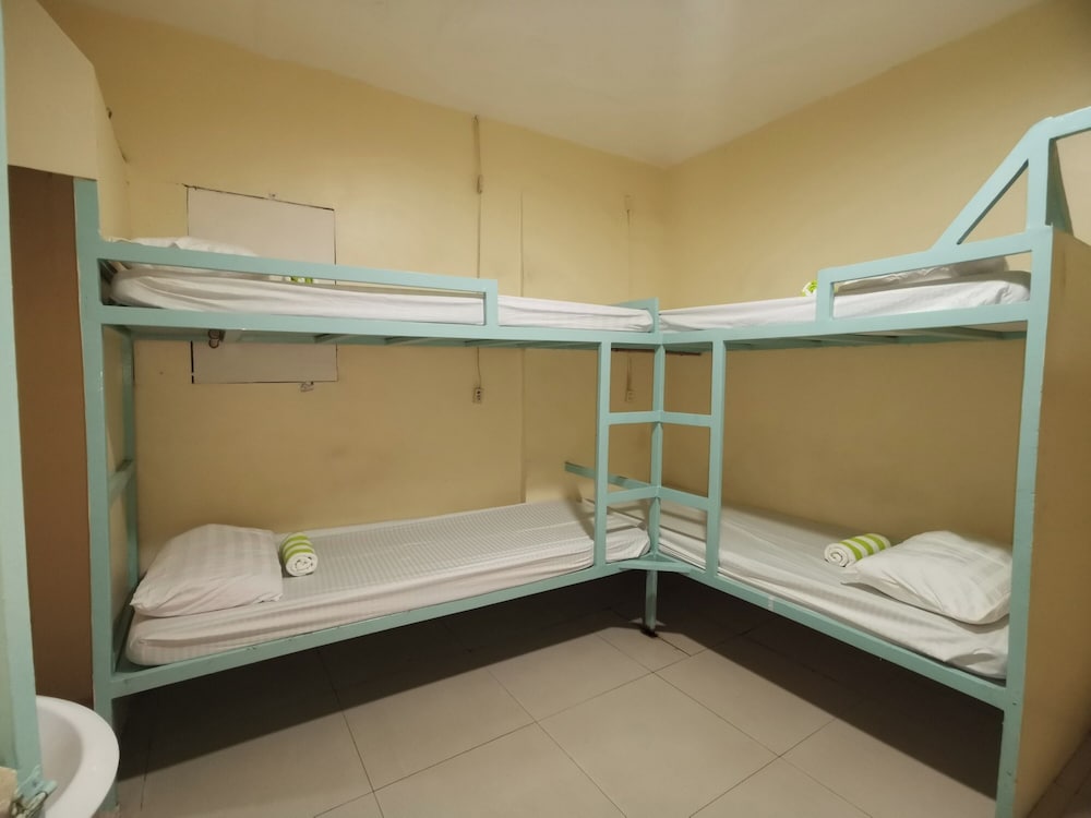 Resort’s Side Hostel near Shangrila
