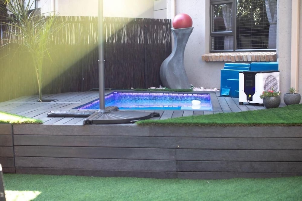 Luxurious Self-catering Apartment in Benoni With Private Entrance