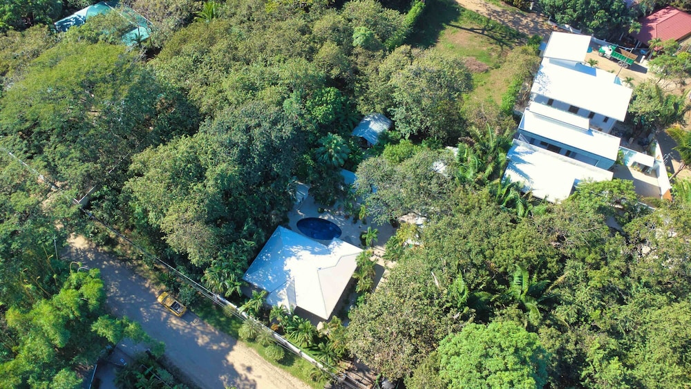 Casa Bonita - 5BR With Pool Walk to Beach