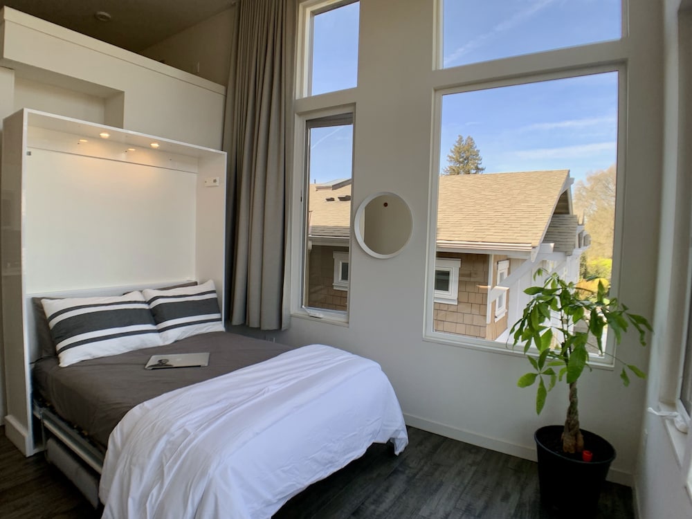 Lofty Studio Prime Cap Hill view 4