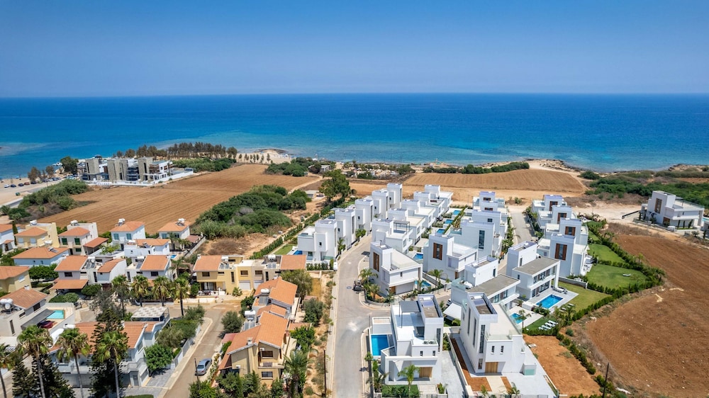 By The Beach - Sunstone Seaview Villa