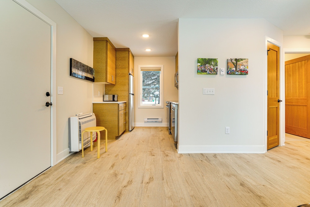< 1/2 Mi to Downtown: Quiet Northfield Apartment