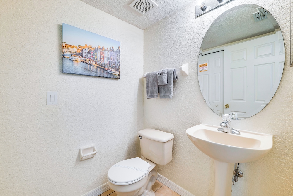 9 Mi to Disney! Regal Palms Resort Condo w/ Pools