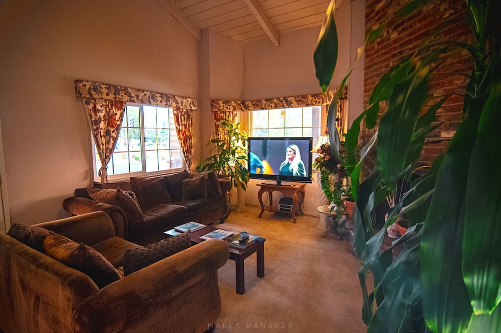 Willows Vacations - Safari Inn - Chico - Property Image 2