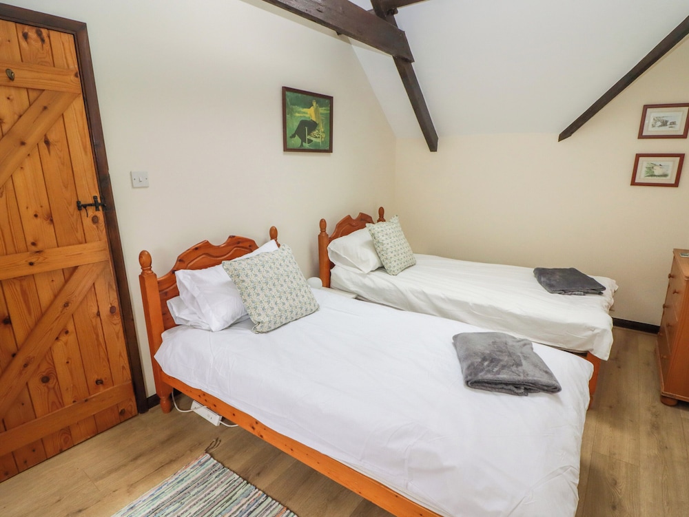 2 Cheriton Cottages