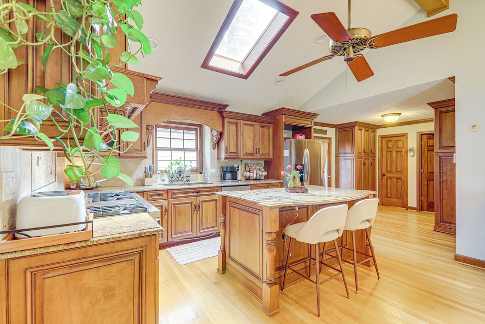 Stylish Country Living: Serene Suwanee Retreat!