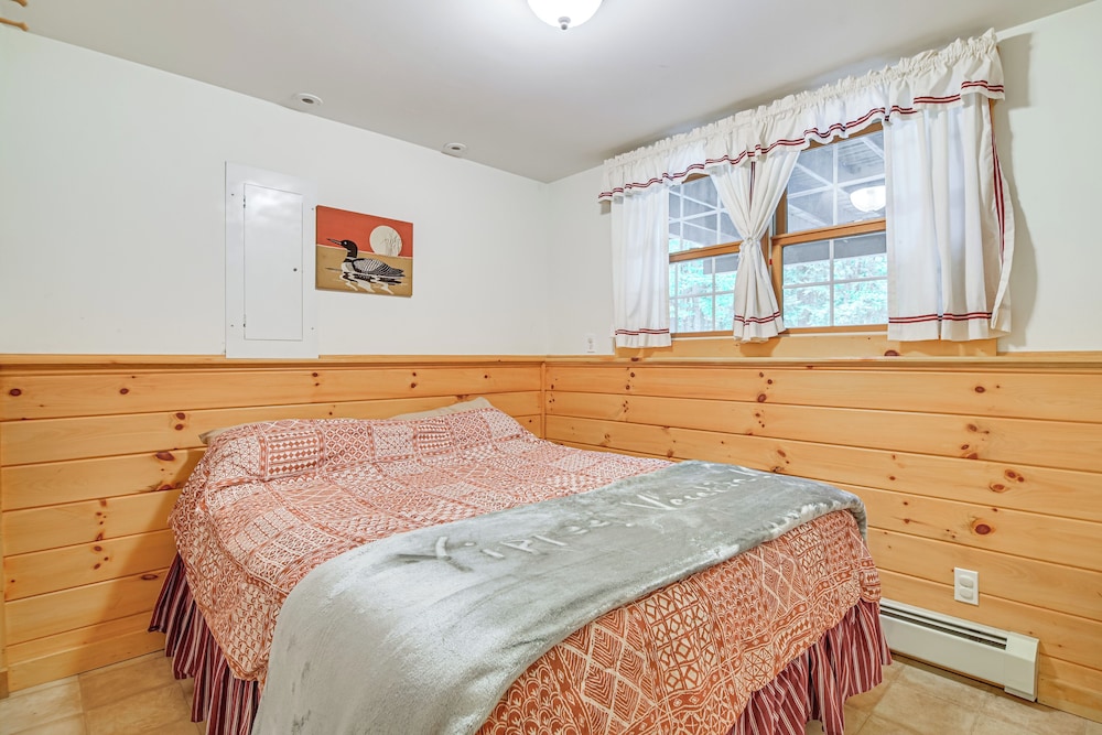 Walk to Water: Outdoor Gem w/ Bunkhouse in Madison