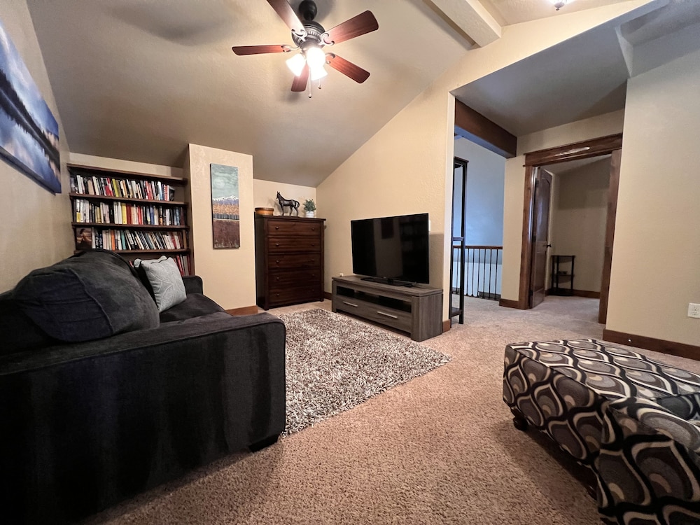 Twin Pines -- Ev 6123 3 Bedroom Townhouse by RedAwning - Property Image 45
