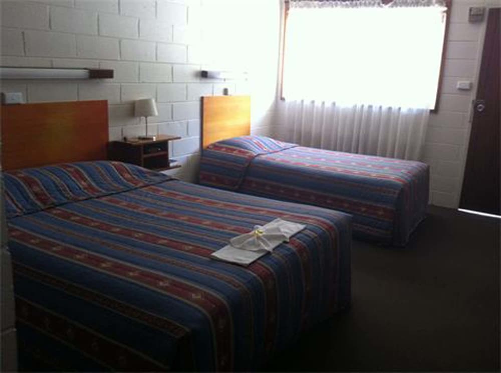 Tartan Motel,Yea