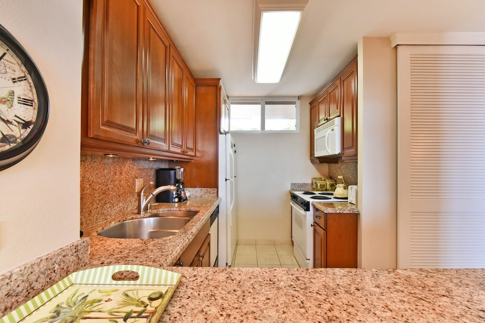 Mahana Resort #305 1 Bedroom Condo by RedAwning - Image 2