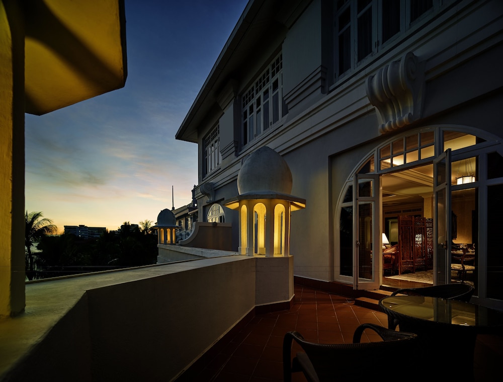 Eastern & Oriental Hotel 32