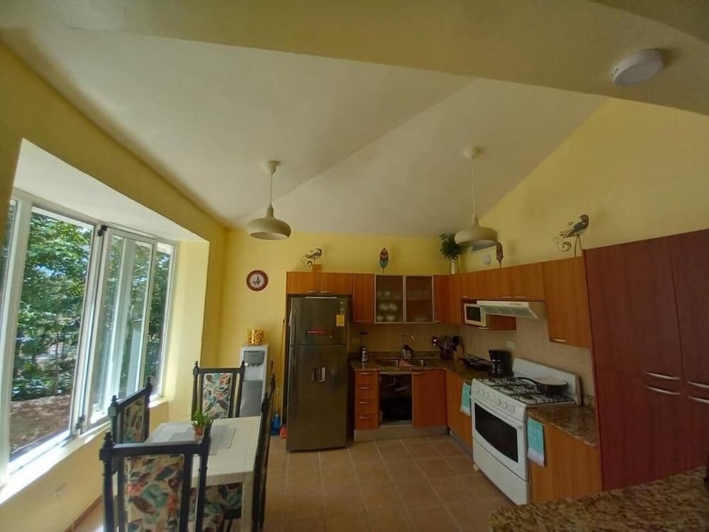 Las Brisas, Juan Dolio, 3br, 2 Pools, Jacuzzi, Beach, Golf, 7 Sleeps