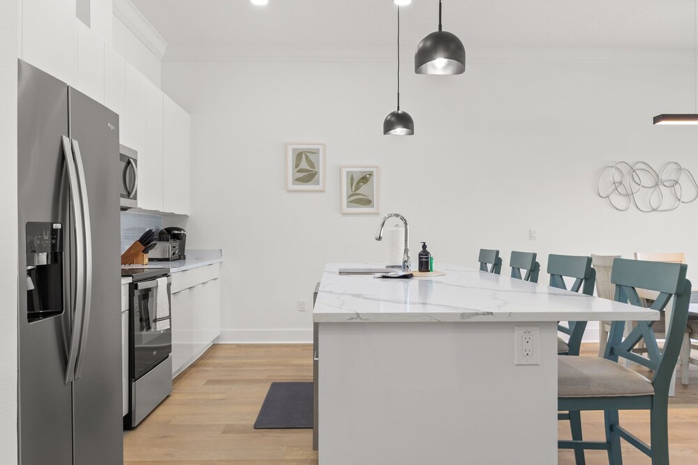 NEW Casa Sol Casa Cielo - Luxurious Newly Built Tampa Townhouses In Prime Location