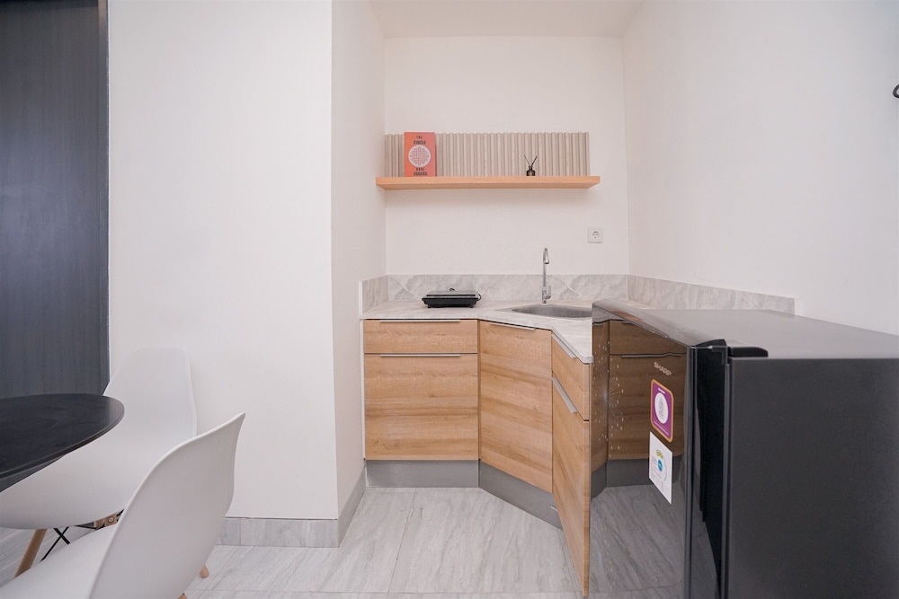 Good and Cozy 2BR at Collins Boulevard Apartment