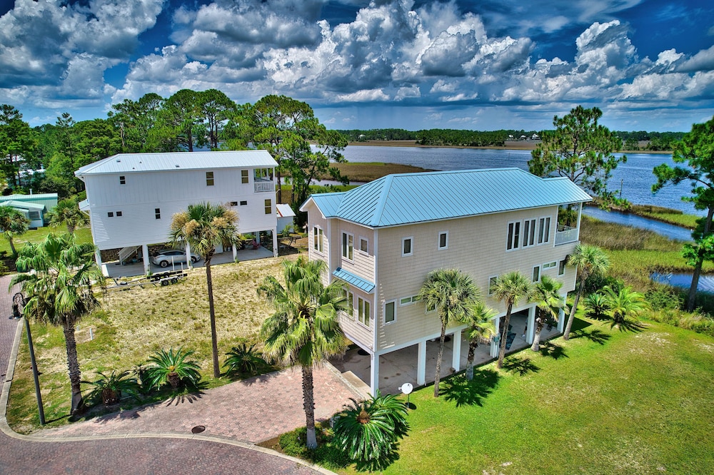 Riverfront Carrabelle Home w/ Furnished Patio! view 4