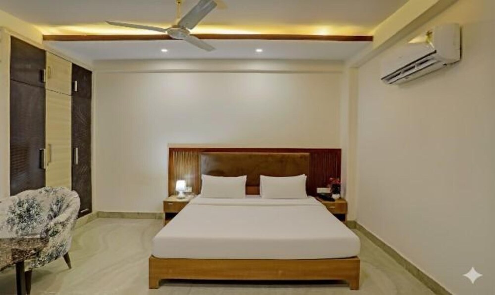 Fabhotel Royale 19