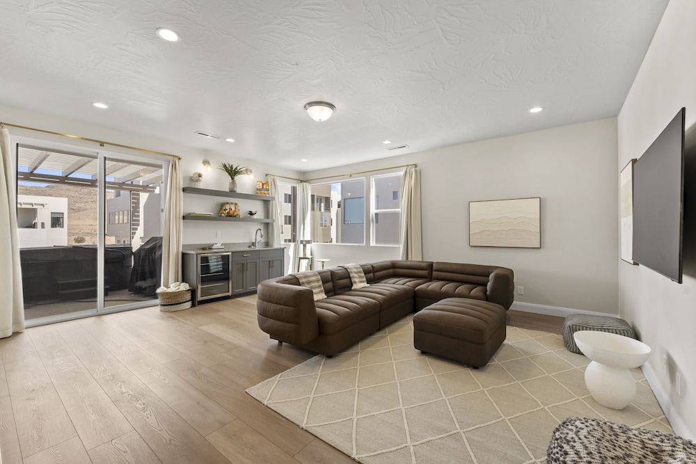 Your Happy House 5 Bedroom Townhouse