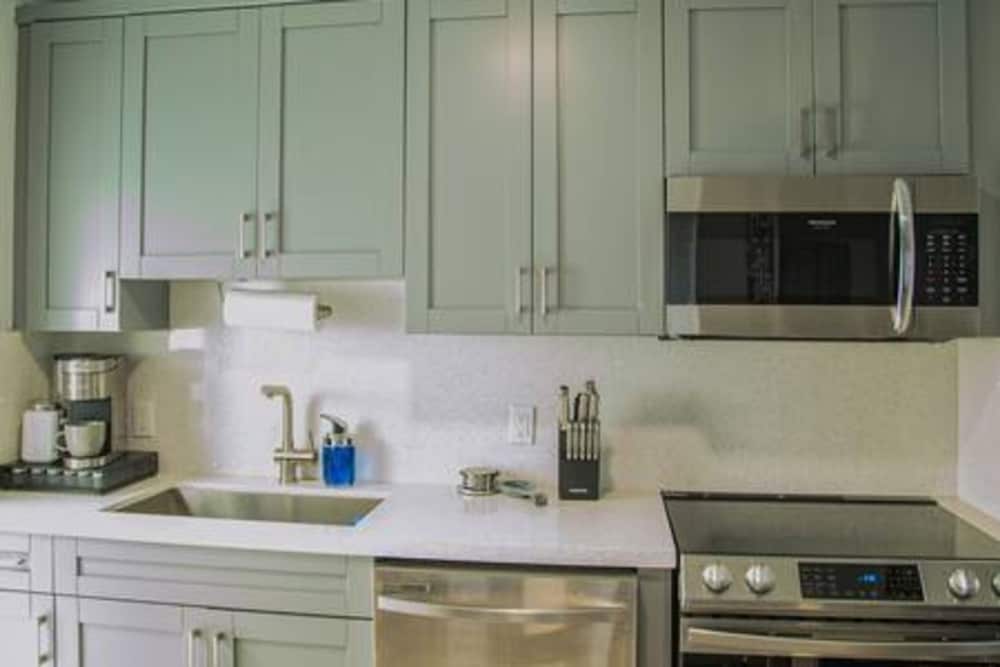 Modern Lux Home 3BR 2BA With Heated Pool
