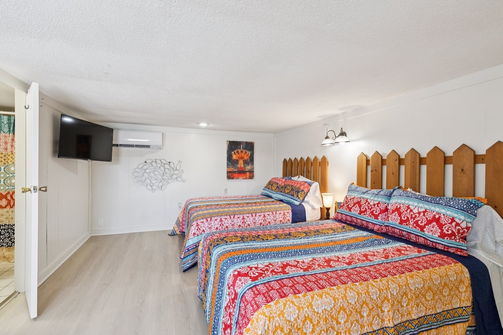 Dave's Last Resort Poolside - Long Stay Discount - Relaxing Cabin 3 1 Bedroom Hotel Room