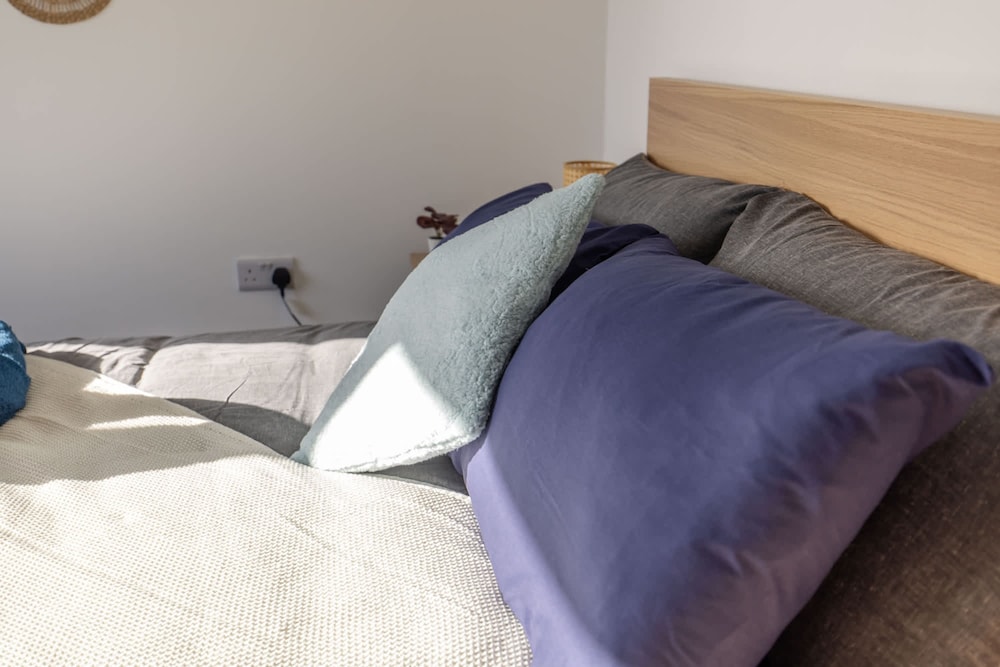 Modern 3 Bed House-free Parking