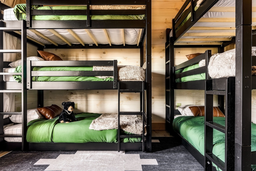 The Luxe 4 Bedroom Cabin