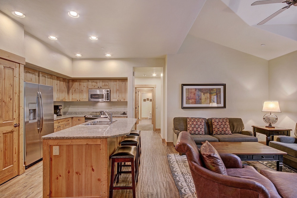 Ski-in 2br W/luxe Decor Steps To Winter Activities 2 Bedroom Townhouse by RedAwning