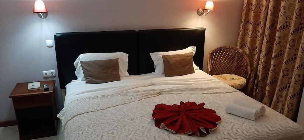 Room in Guest Room - Deluxe Double Room With Balcony in Vila do Maio