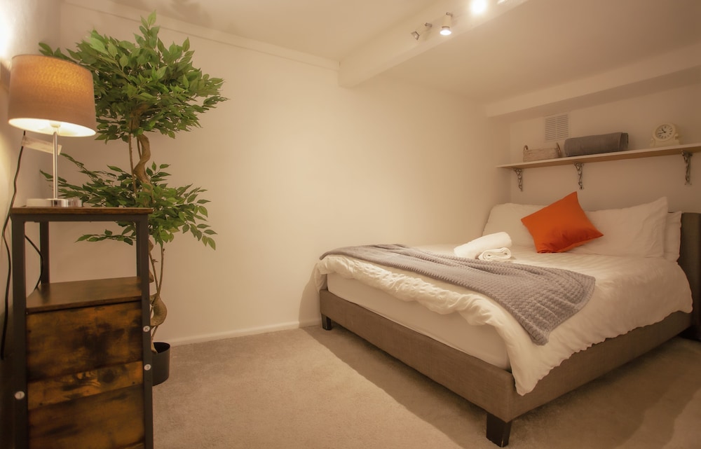 3 bed House Camberwell With Private Garden