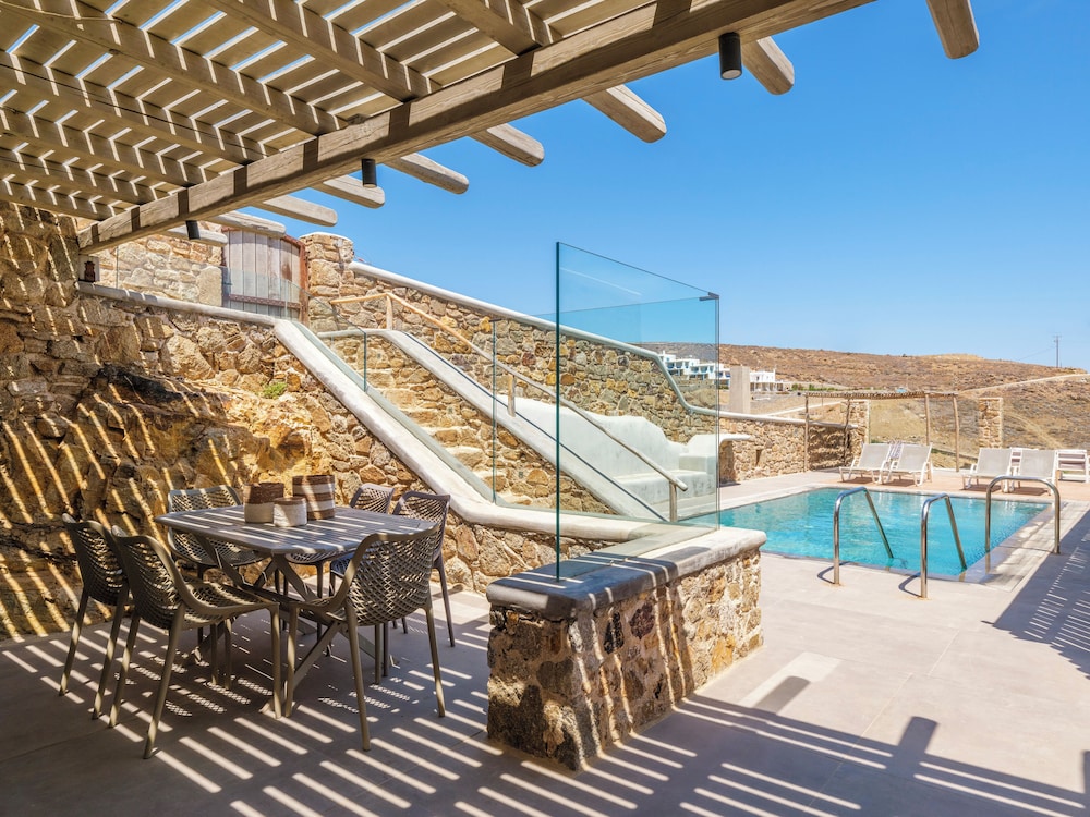 Mykonist Merchia Beach Villas & Suites