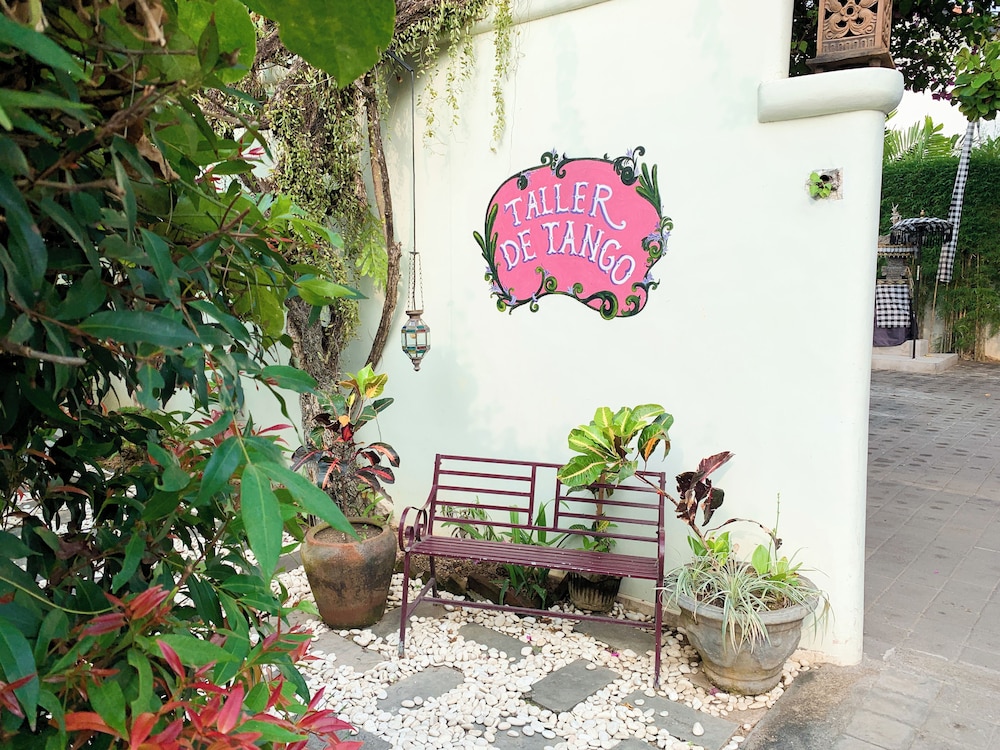 Lovely 2BR Villa Close to The Beach
