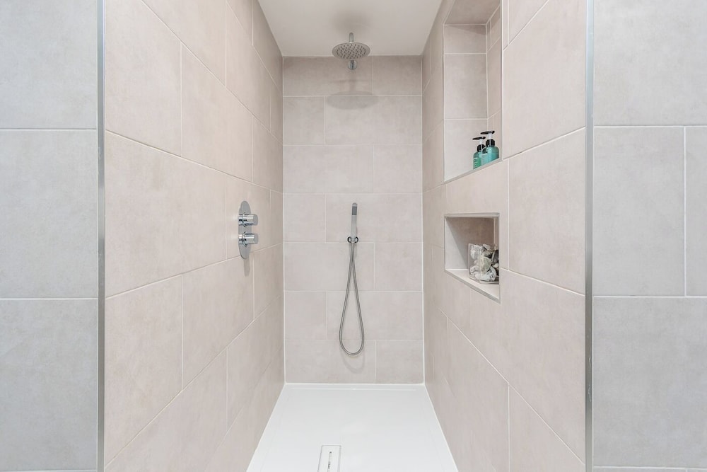 Elegant Townhouse&Basement in Leamington
