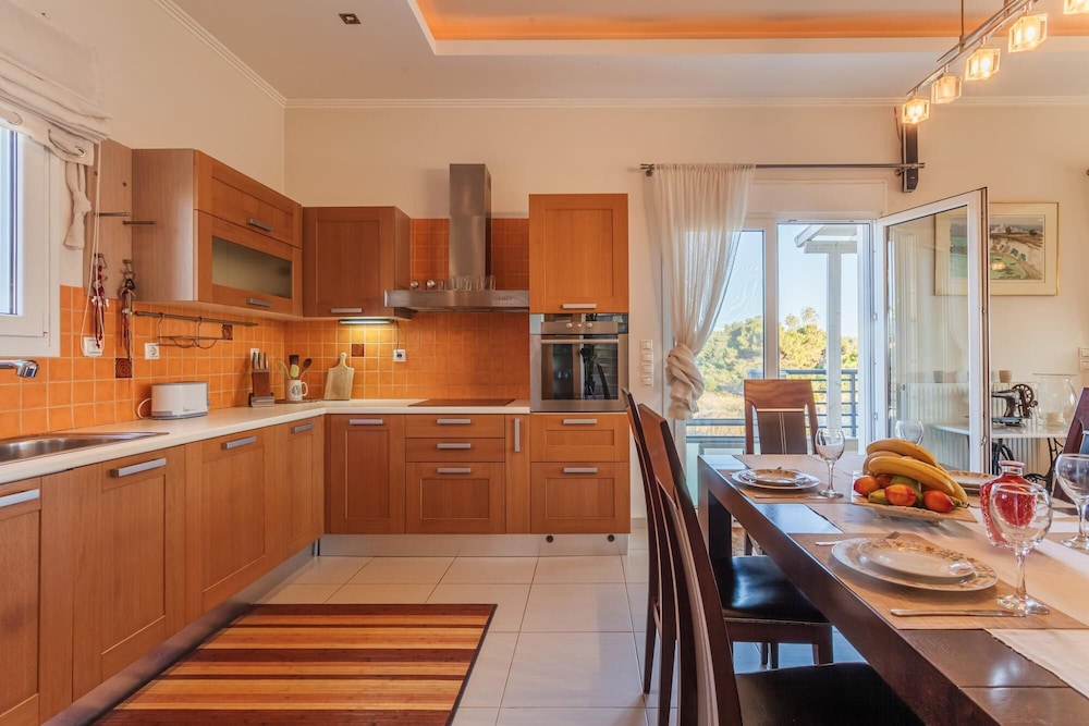 Navarino Captain s Villa - Luxury Seaside Retreat photo 4