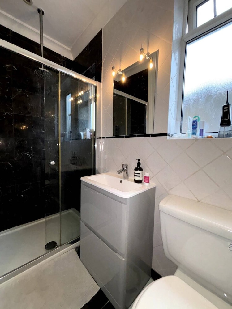 Charming 3BD Flat by the River Thames - Fulham!