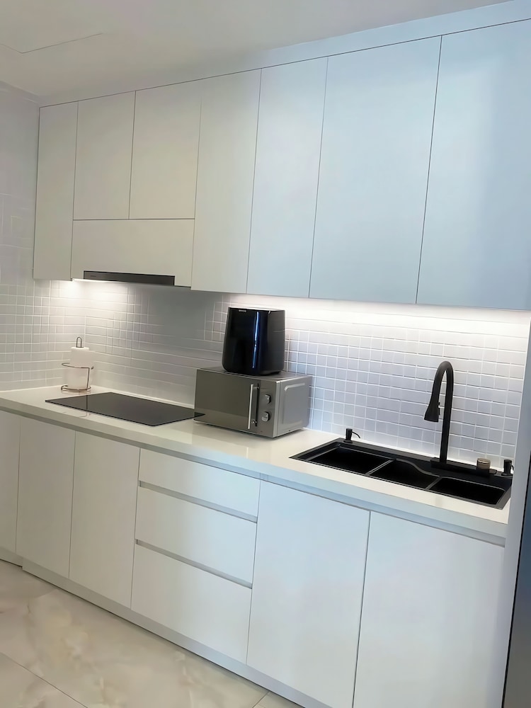 The Antonia Apartments - Korea Town D7