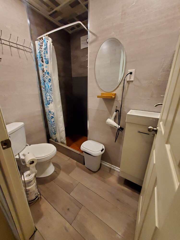 Levis Vacations - Auberge Jeunesse LouLou's Backpacker Hostel - Property Image 93