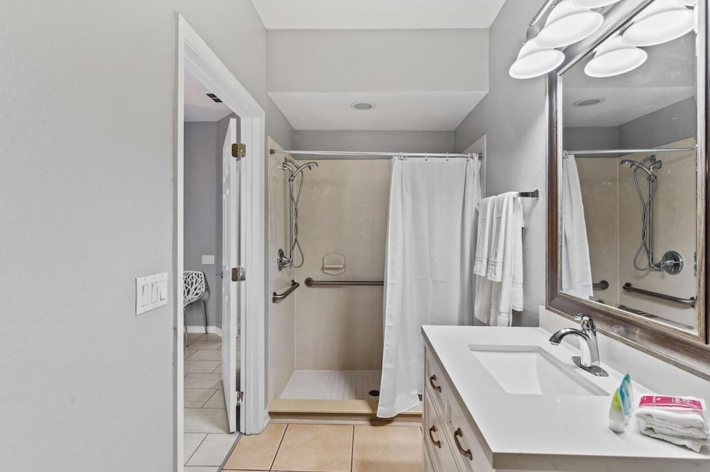 Vista Cay Swanky