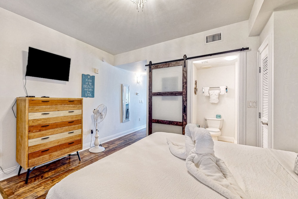 Carillon Beach Inn by Vacasa view 3