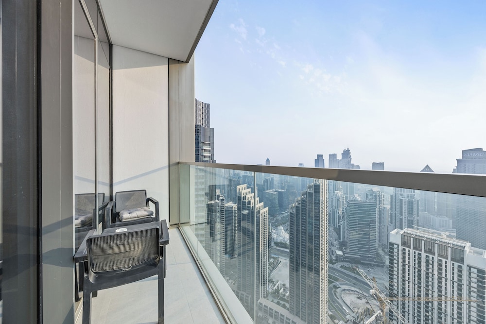 Luxury City Stay Near Mall and Pool