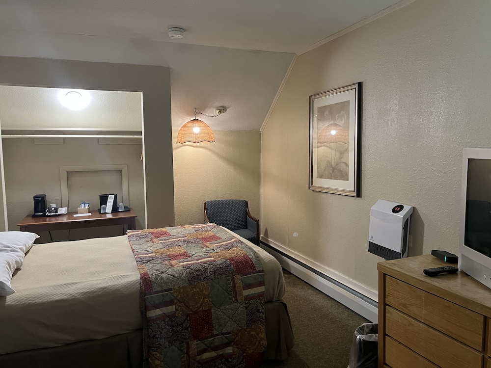 The Upper Pass Lodge at Magic Mountain