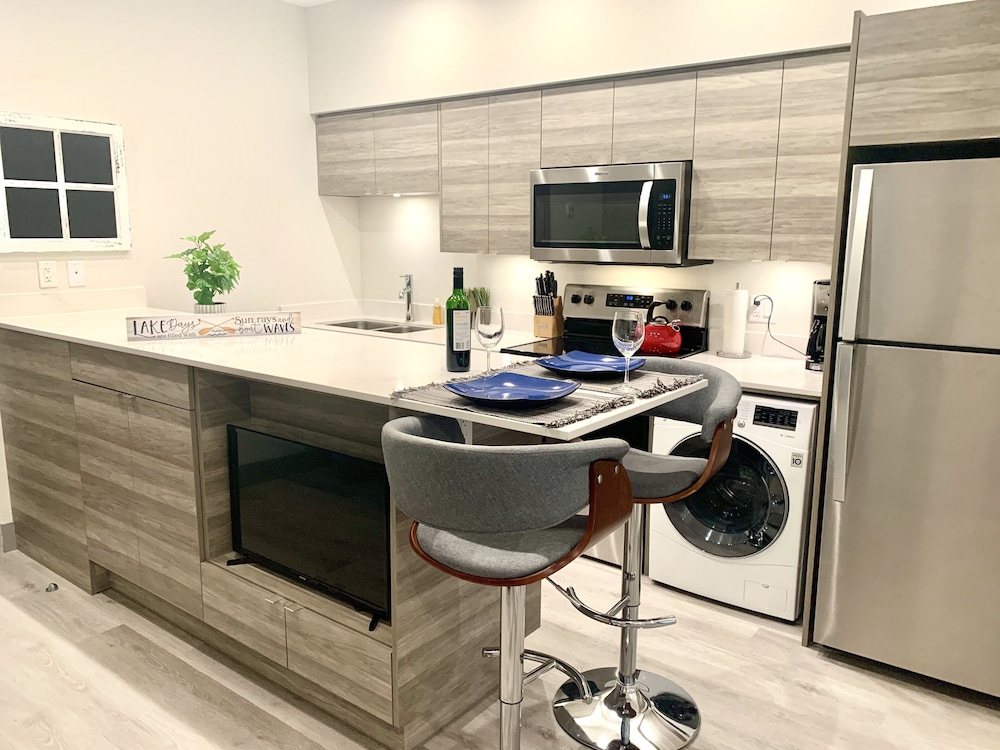 Vernon Vacations - Romantic Lakeside Studio Suite - Property Image 16