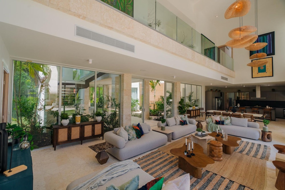 Modern 6 BDR Golf Front Villa in Luxury Beach Resort w Pool and Heated Jacuzziz